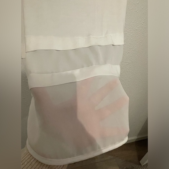 Michael Kors Women's M White Sleeveless Shell Top Blouse Gold Tone MK Logo - Picture 4 of 6